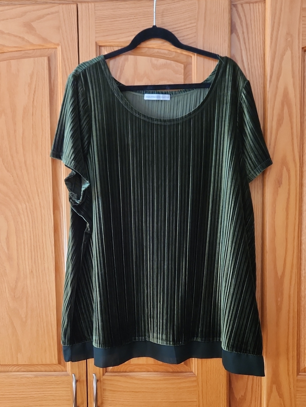Pleione Olive Green Pleated Short Sleeve Tee with Black Hem